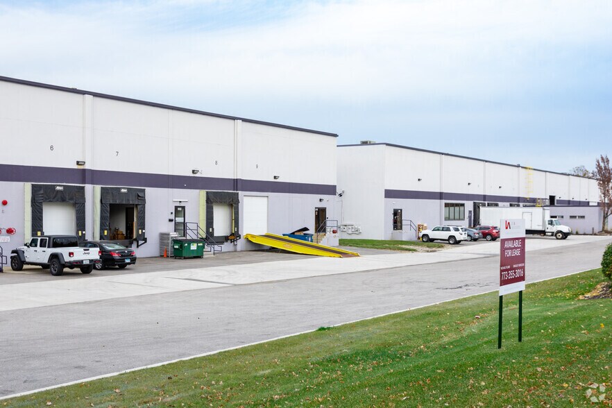More Photos Of 980-1000 Lunt Ave, Elk Grove Village Distribution For Lease