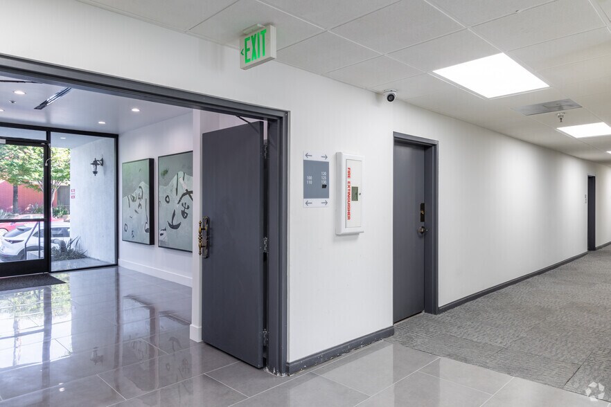 More Photos Of 600 W Broadway, Glendale Office For Lease