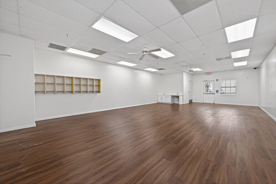 More Photos Of 8525 Queenston Blvd, Houston Freestanding For Sale