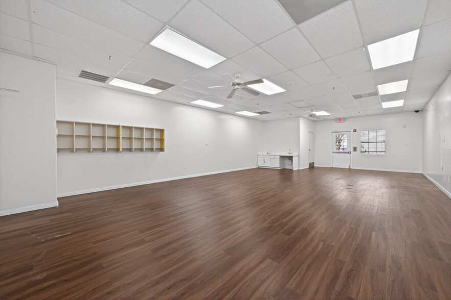 More Photos Of 8525 Queenston Blvd, Houston Freestanding For Sale