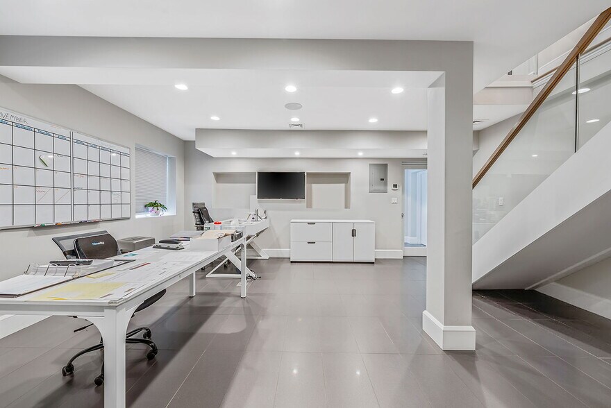 More Photos Of 88 Windsor Ave, Mineola Warehouse For Sale