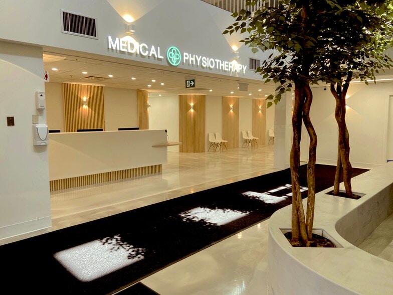 More Photos Of 290 Midpark Way SE, Calgary Medical For Lease