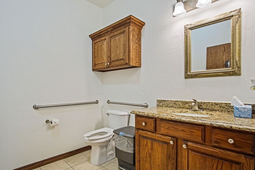 More Photos Of 1006 24th Ave NW, Norman Office For Sale