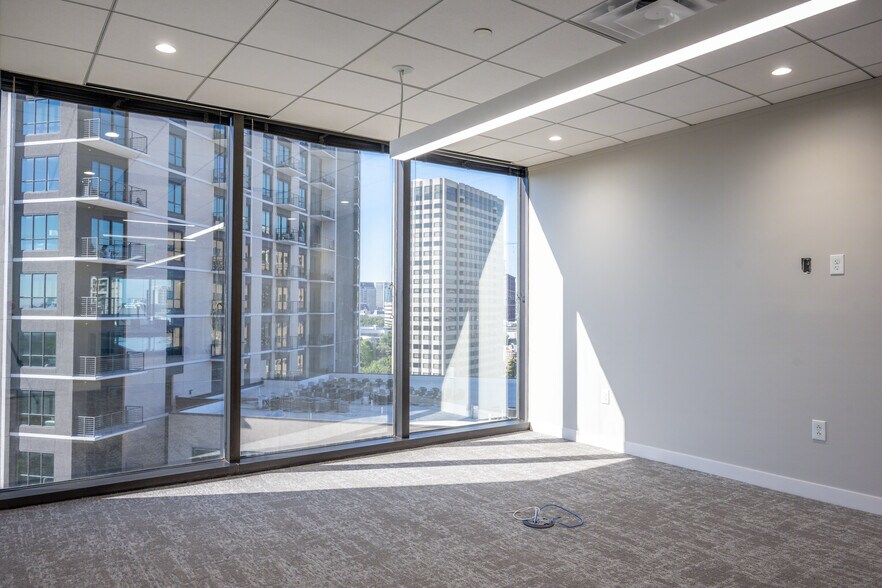 More Photos Of 3232 McKinney Ave, Dallas Office For Lease