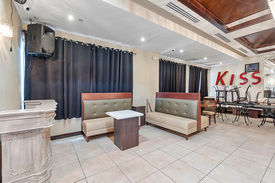 More Photos Of 401 W Atlantic Ave, Delray Beach Storefront Retail Office For Lease