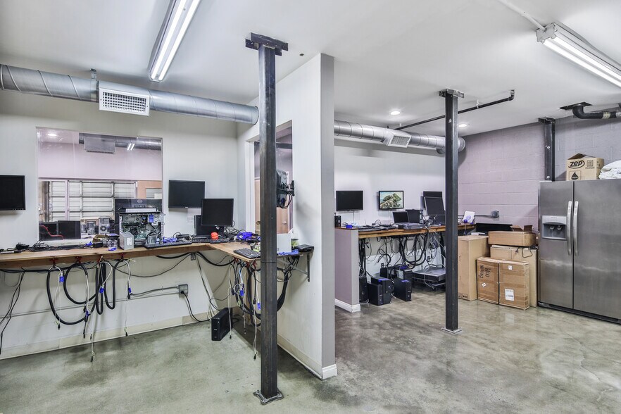 More Photos Of 3720 Skypark Dr, Torrance Research And Development For Lease