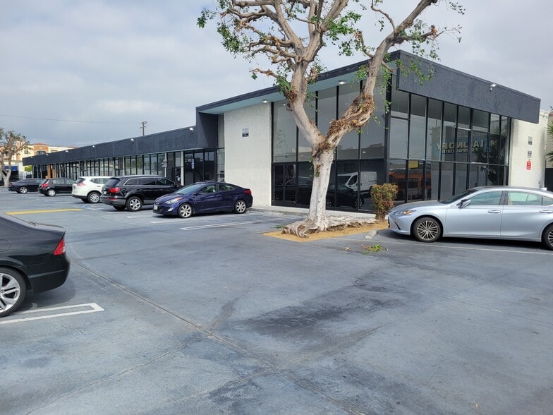 More Photos Of 3101-3125 W Rosecrans Ave, Hawthorne Unknown For Lease