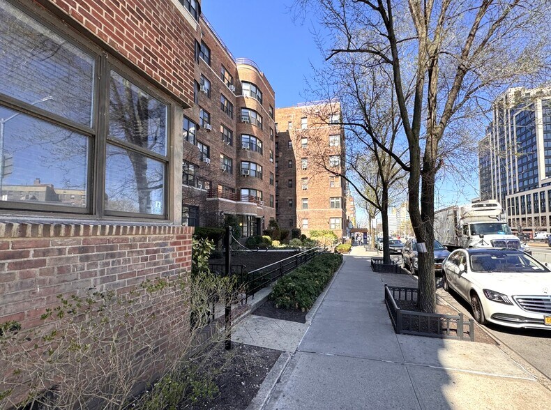 More Photos Of 98120 Queens Blvd, Rego Park Apartments For Sale