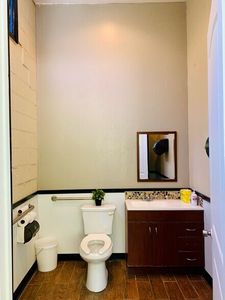 More Photos Of 4830 Sunbeam St, Houston Auto Repair For Lease