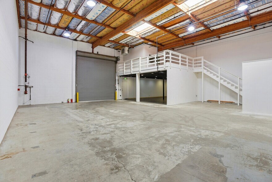 More Photos Of 2985 Fair Oaks Ave, Redwood City Warehouse For Lease