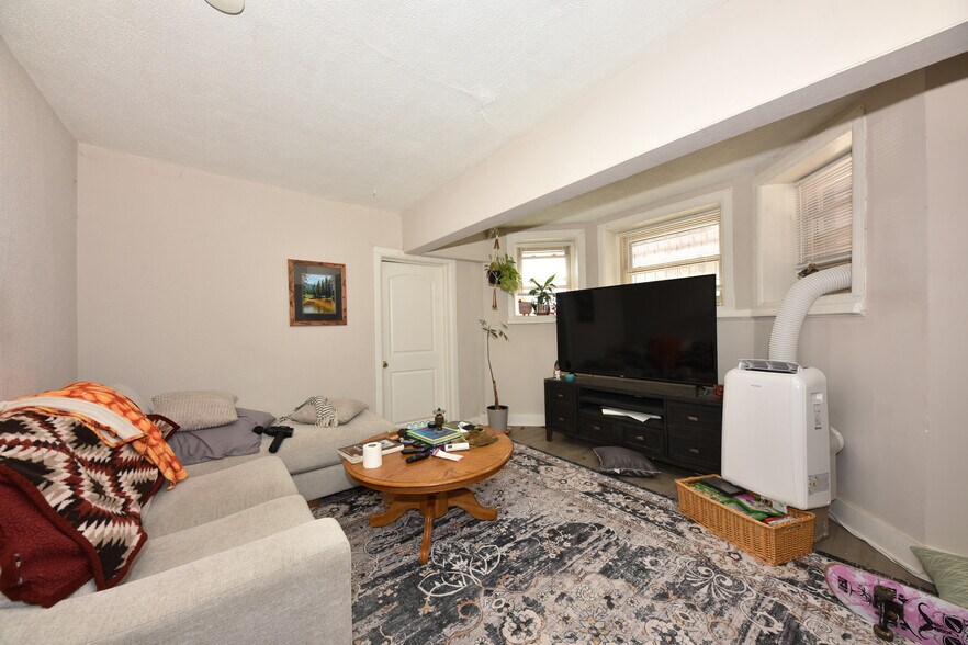 More Photos Of 1816 E Kane Pl, Milwaukee Apartments For Sale