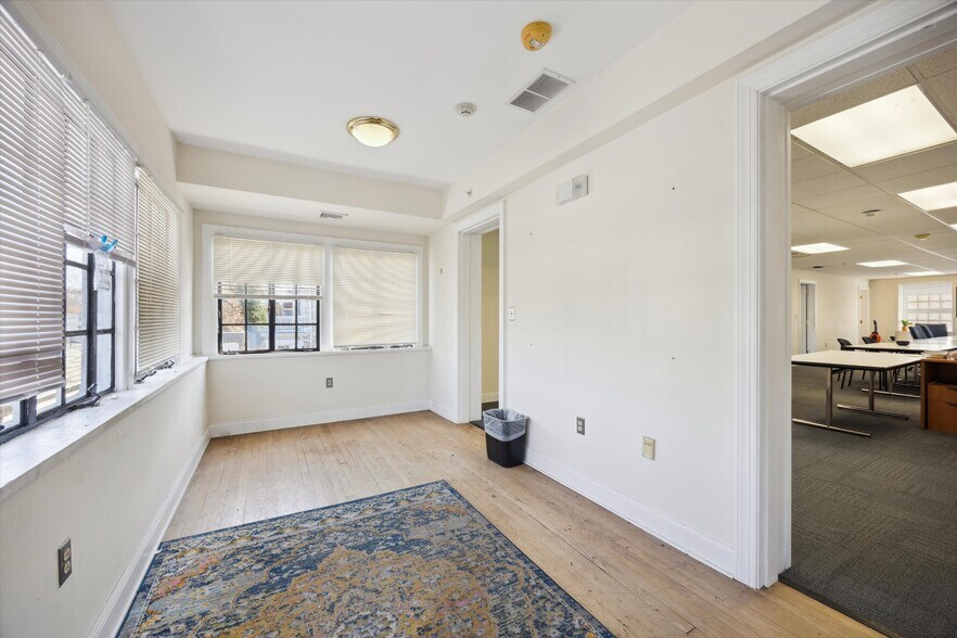 More Photos Of 400 E 21st St, Chester Office For Sale