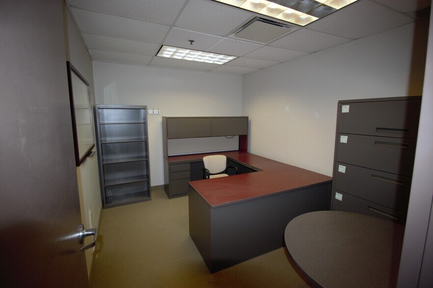 More Photos Of 77 Ridgeland Rd, Rochester Research And Development For Sale