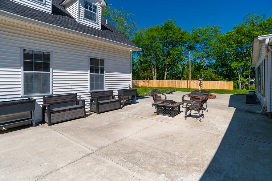 More Photos Of 799 Whitthorne St, Shelbyville Hospitality For Sale