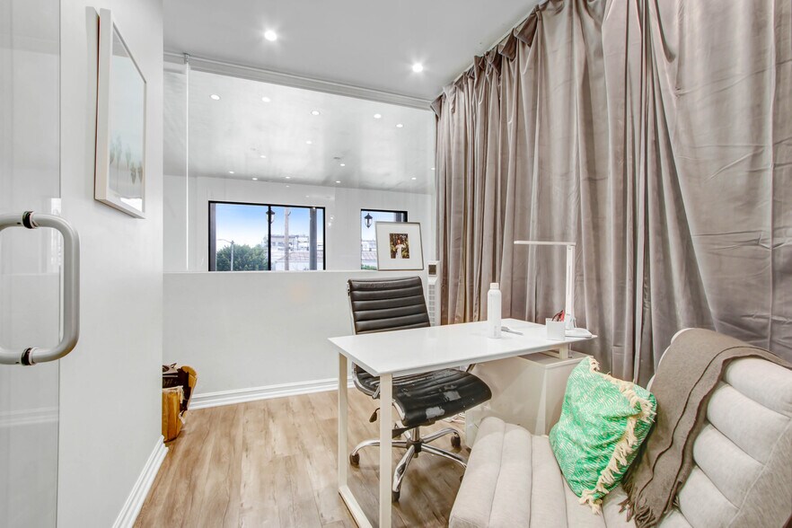More Photos Of 651-653 N La Cienega Blvd, West Hollywood Storefront Retail Office For Sale