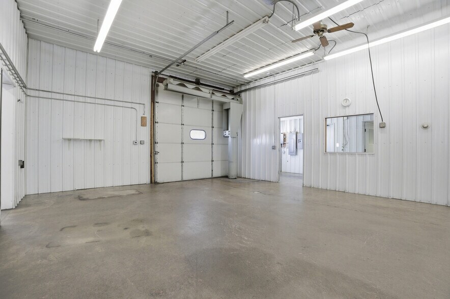 More Photos Of 15652 200th St, Hutchinson Flex For Lease