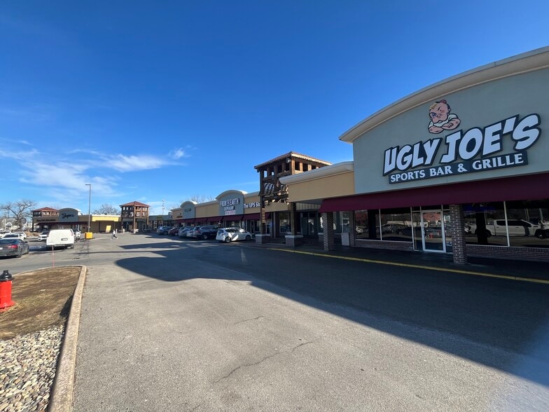 More Photos Of 1201-1313 W 103rd St, Kansas City Unknown For Lease