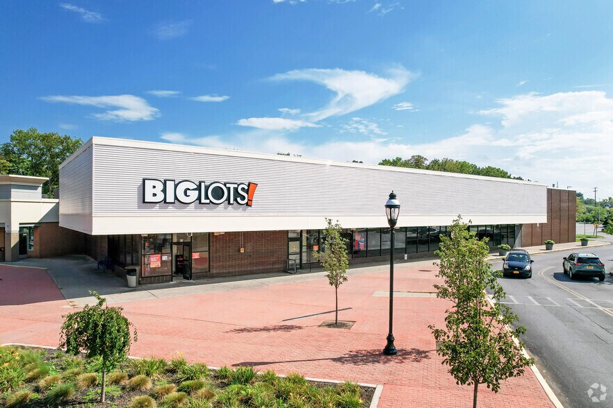 More Photos Of 51 Burnett Blvd, Poughkeepsie Freestanding For Lease