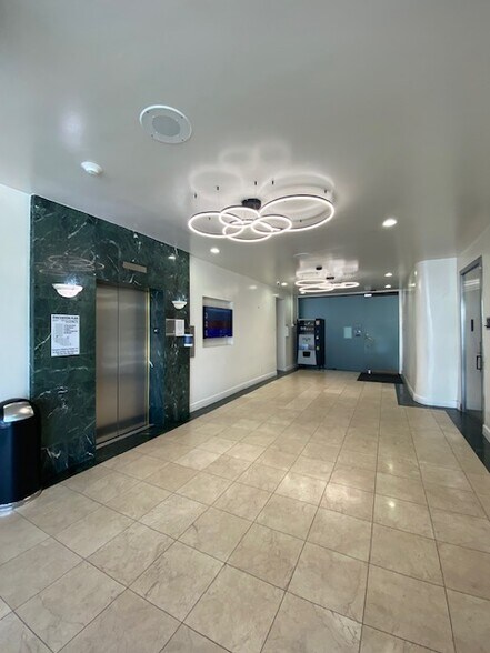 More Photos Of 292 S La Cienega Blvd, Beverly Hills Office For Lease