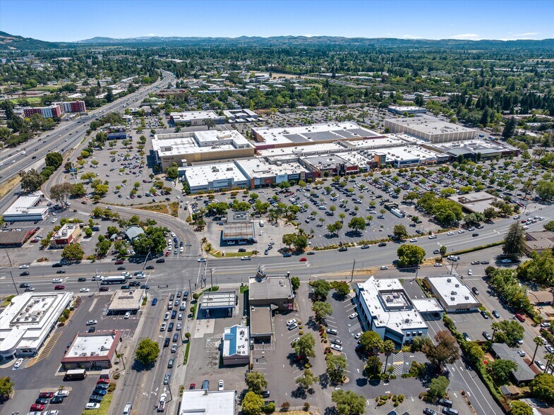 More Photos Of 1125 W Steele Ln, Santa Rosa Freestanding For Lease