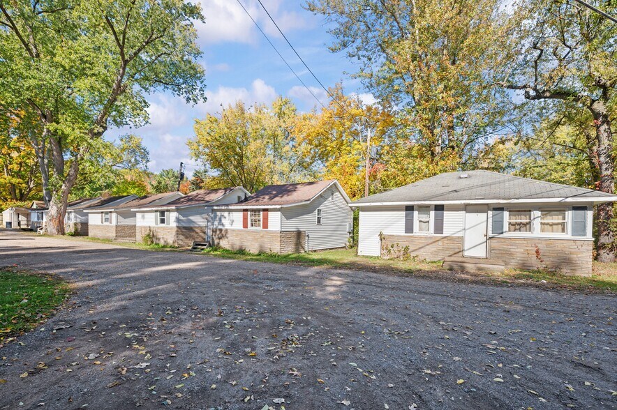 More Photos Of 5590 Paw Paw Lake Rd, Coloma Apartments For Sale