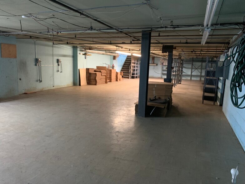 More Photos Of 504 Cherry Ln, Floral Park Warehouse For Lease