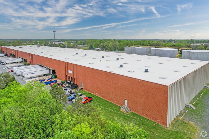 More Photos Of 2101 Westinghouse Blvd, Charlotte Warehouse For Lease