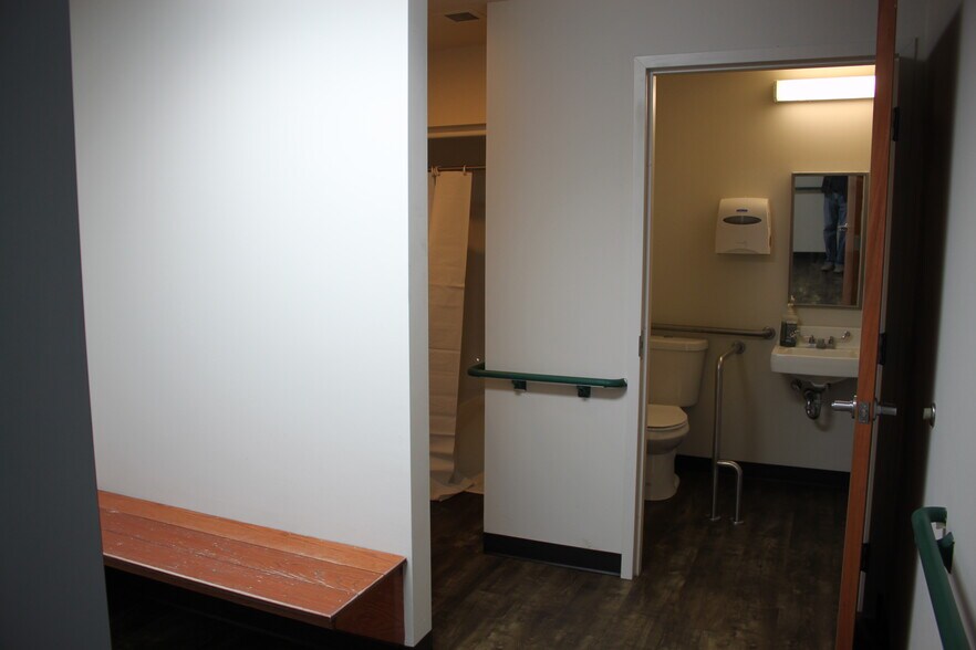 More Photos Of 112 Circle St, Franklin Office For Sale