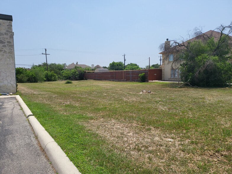 More Photos Of 4754 Shavano Oak, San Antonio Light Distribution For Lease