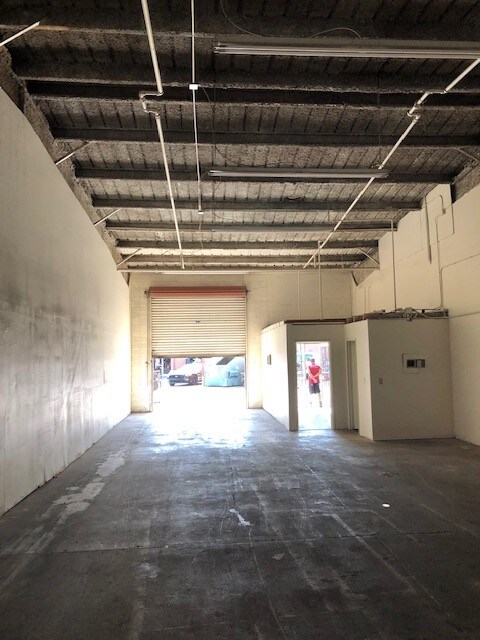 More Photos Of 3334 W McDowell Rd, Phoenix Warehouse For Lease