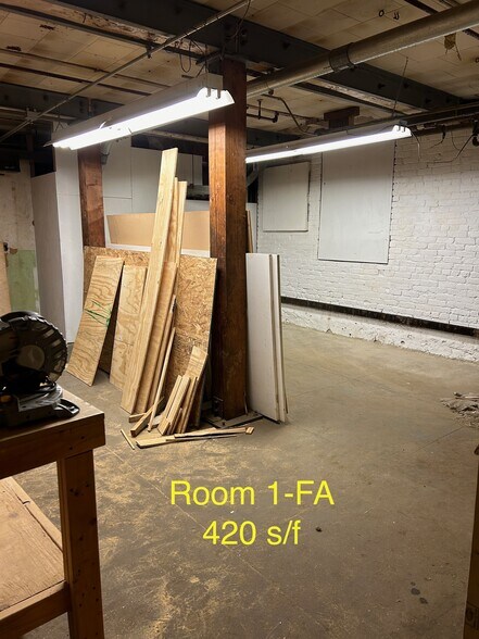 More Photos Of 30 Echo Lake Rd, Watertown Warehouse For Lease