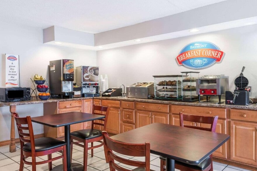More Photos Of 61595 Southgate Pky, Cambridge Hotel For Sale