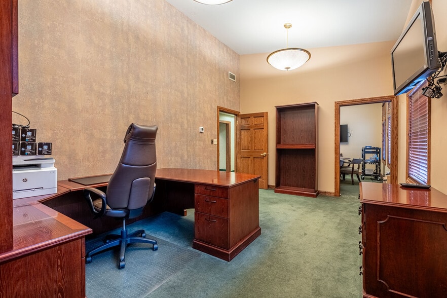 More Photos Of 1303 Macom Dr, Naperville Medical For Sale