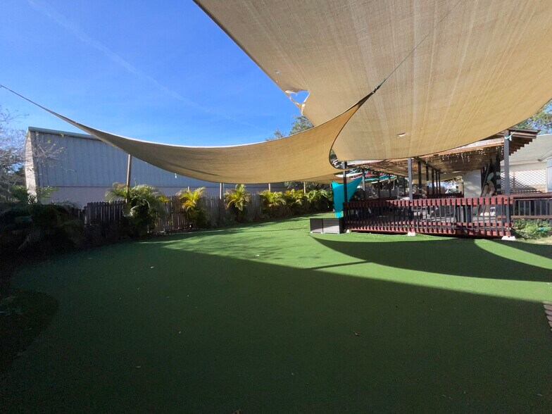 More Photos Of 8804 66th St N, Pinellas Park Bar For Lease