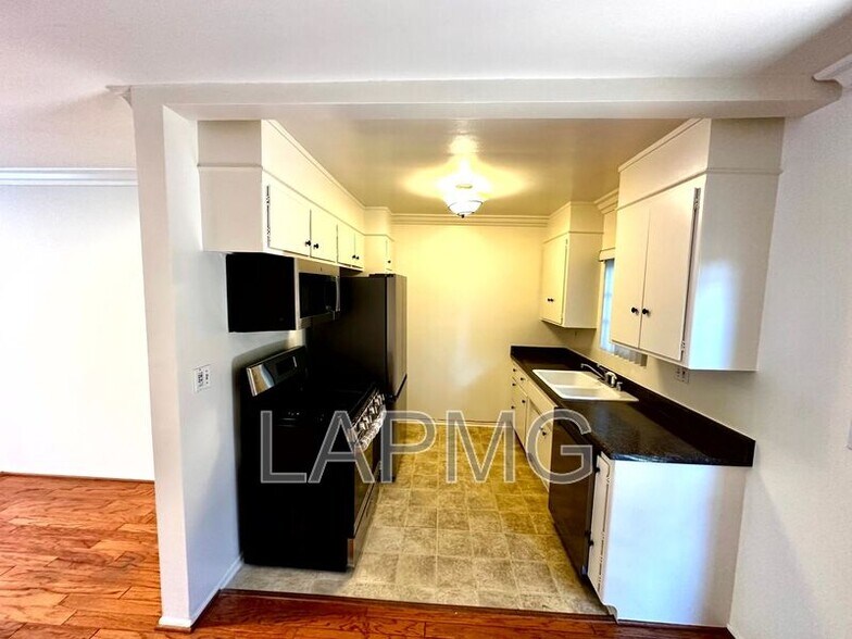 More Photos Of 8130 Norton Ave, West Hollywood Apartments For Sale