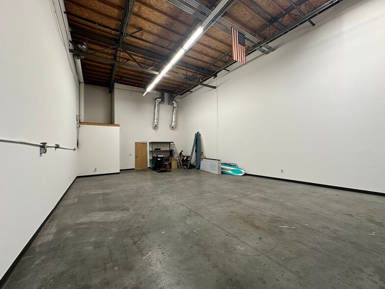 More Photos Of 29033 Avenue Sherman, Valencia Loft Creative Space For Sale