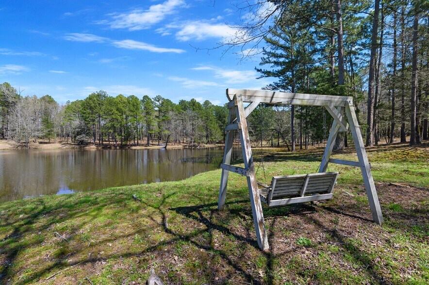 More Photos Of 68438 Eagle Creek Dr, Smithville Hotel For Sale