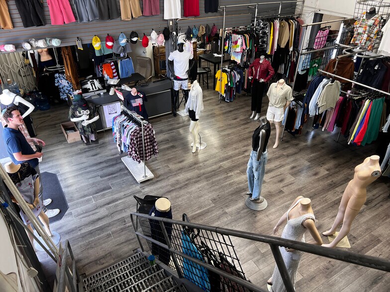 More Photos Of 120 E 15th St, Los Angeles Showroom For Lease