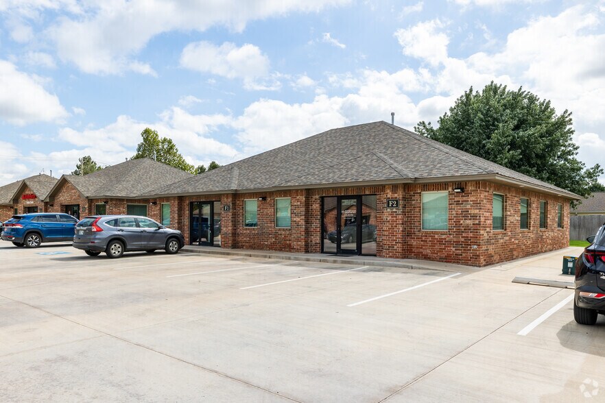 More Photos Of 4107 N Council Rd, Bethany Medical For Lease
