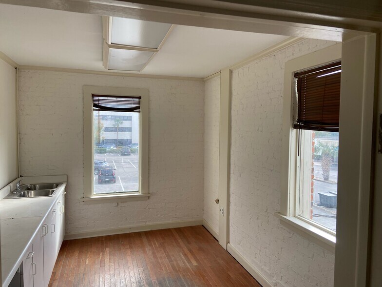 More Photos Of 306 S Park Ave, Winter Park General Retail For Lease