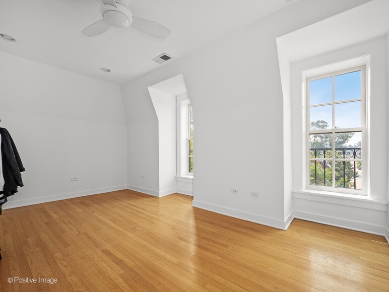 More Photos Of 1817 Church St, Evanston Loft Creative Space For Sale