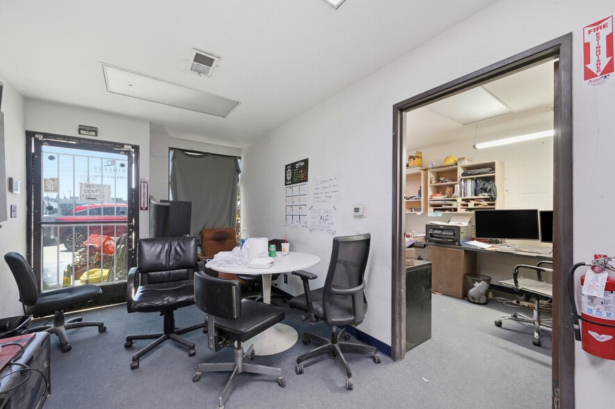 More Photos Of 8926 Norris Ave, Sun Valley Warehouse For Lease