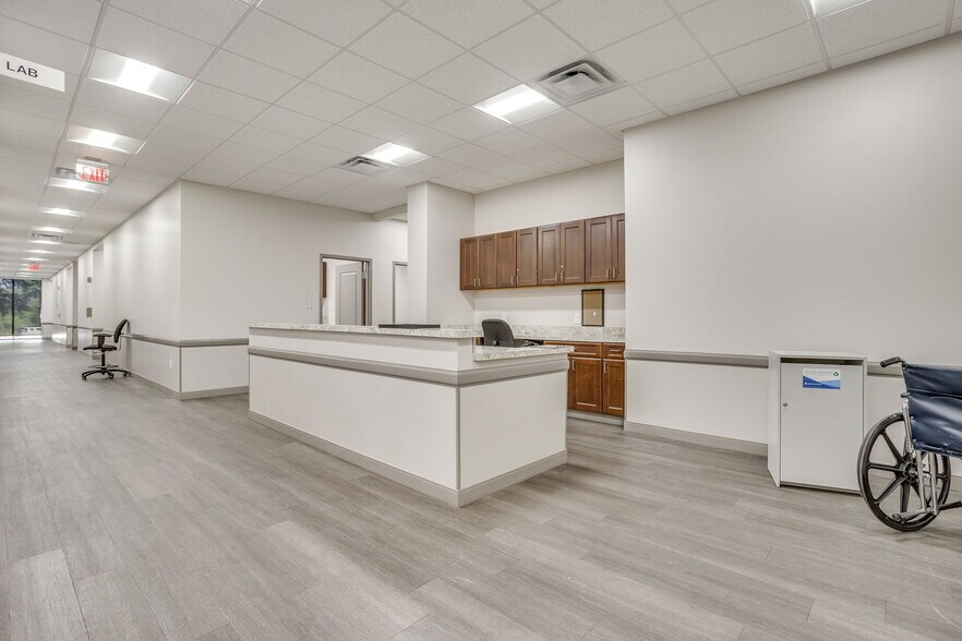 More Photos Of 2225 Vatican Ln, Dallas Medical For Sale