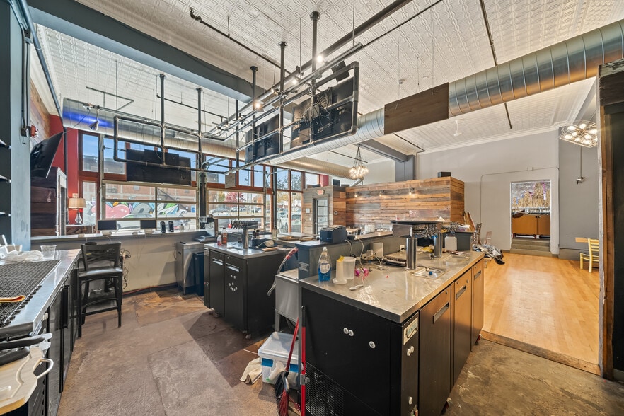 More Photos Of 3107-3111 Gillham Rd, Kansas City Storefront Retail Office For Sale