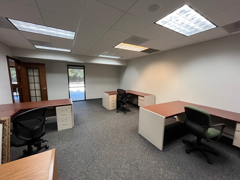 More Photos Of 5202 Shadowbend Pl, The Woodlands Office For Lease