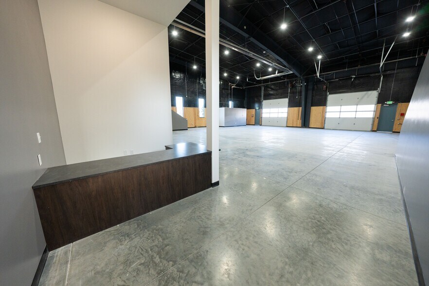 More Photos Of 240 Eastland Dr, Twin Falls Flex For Lease