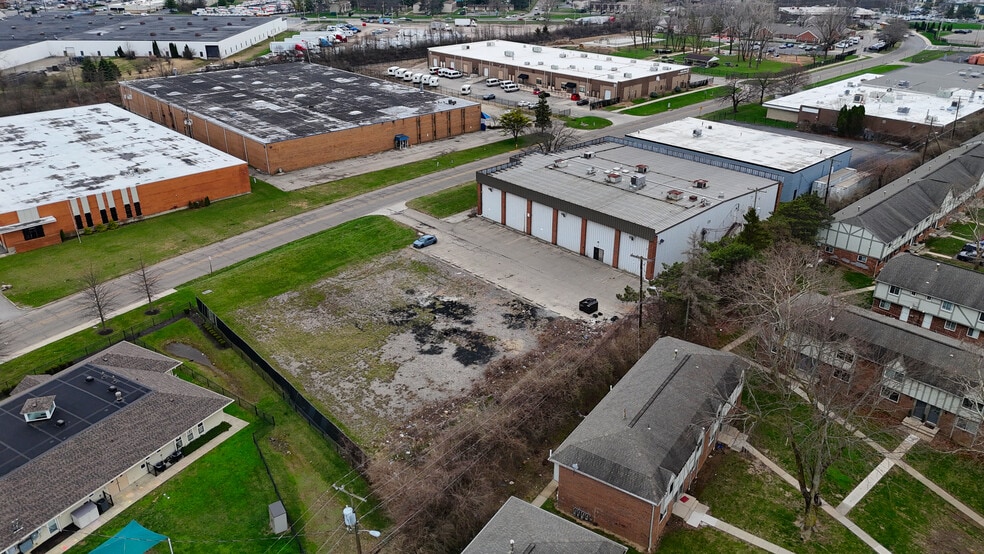 More Photos Of 511 Industrial Mile Rd, Columbus Warehouse For Sale