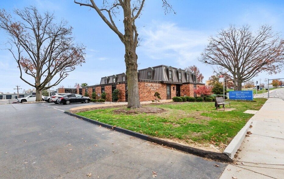More Photos Of 2300 Westport Plaza Dr, Saint Louis Office For Sale