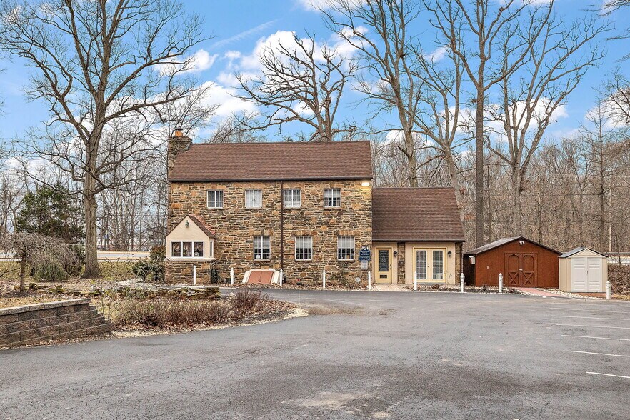 More Photos Of 112 Capitol Trl, Newark Medical For Sale