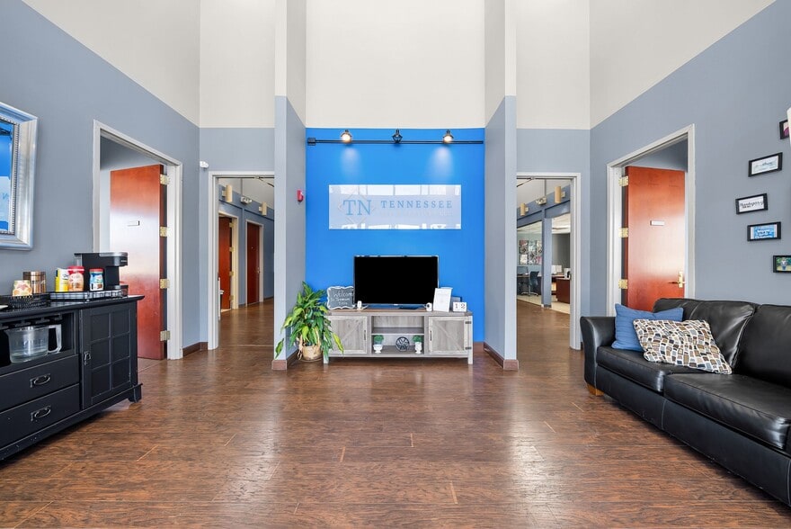 More Photos Of 112 Center Ct, Clarksville Office Residential For Sale